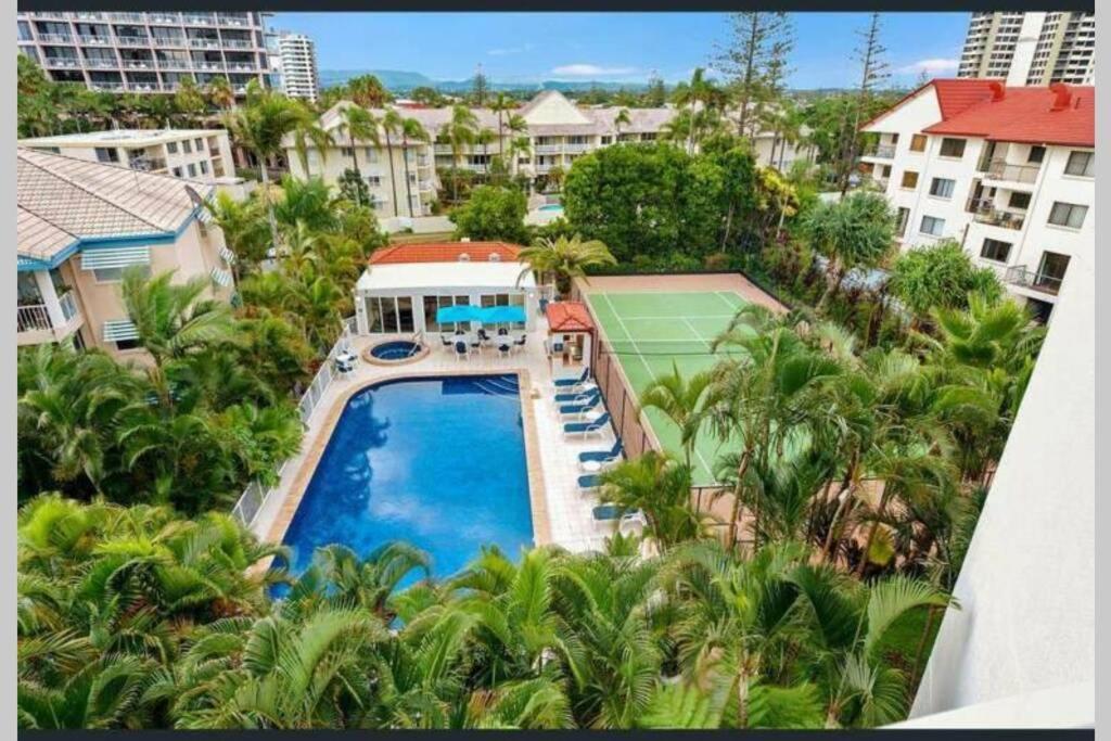 Surfers/Broadbeach Pool View. Free Parking & Wifi Gold Coast Buitenkant foto